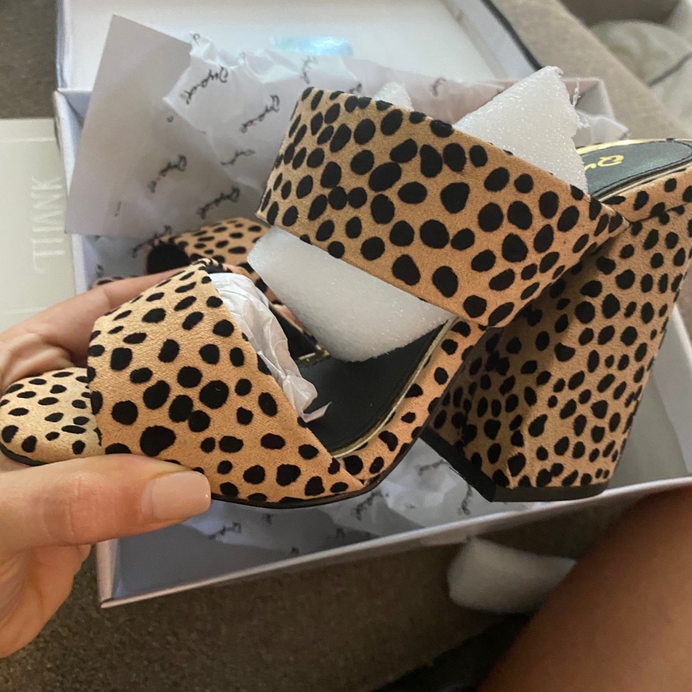 Leopard/cheetah heels 5.5